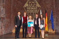 Heimatminister Albert Füracker und Kunstministerin Prof. Dr. med. Marion Kiechle prämieren 100 Heimatschätze
